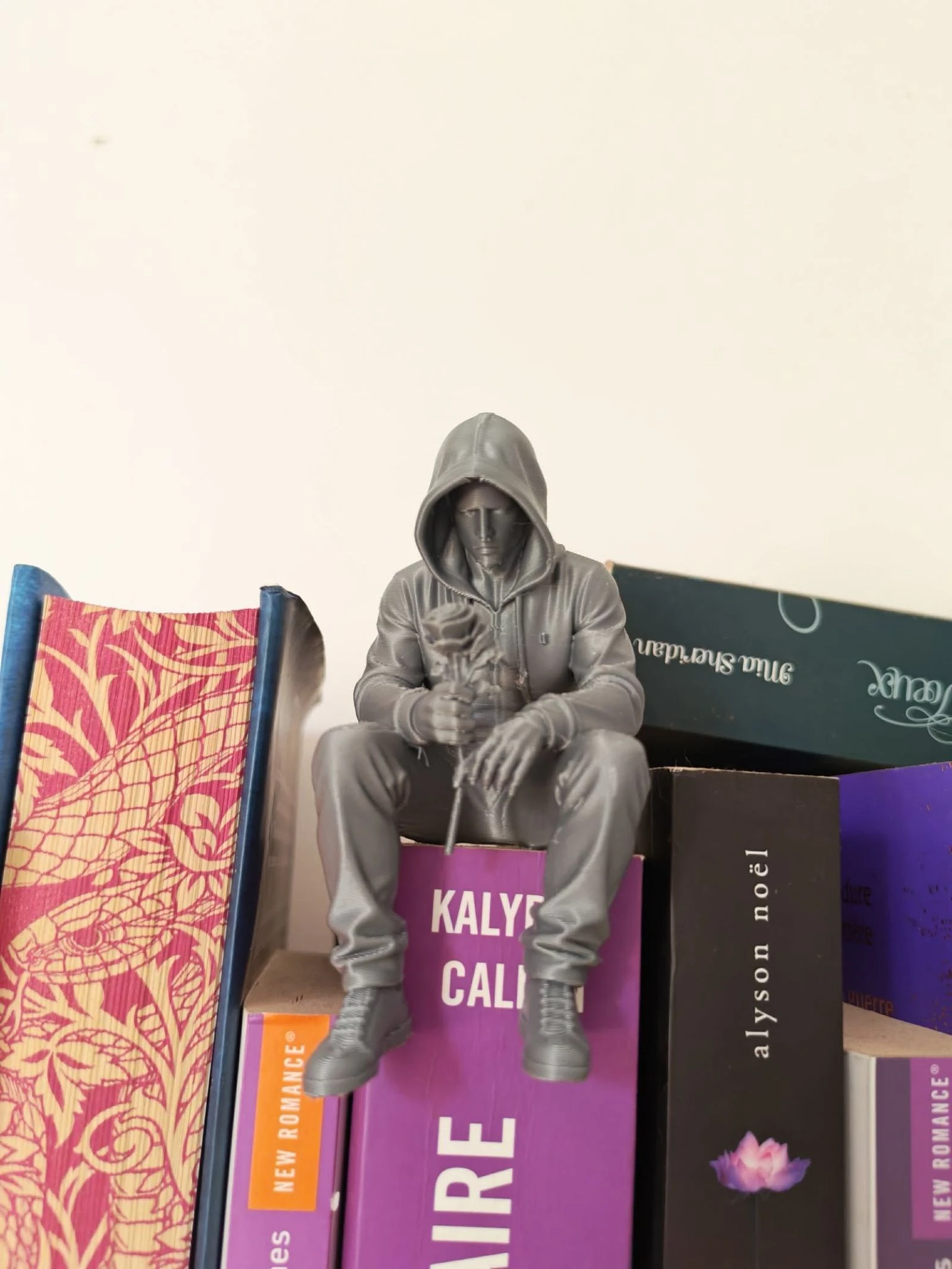 Stalker sitting – photo 3